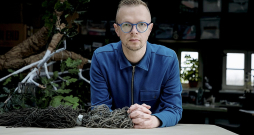 Dmitrijs Petrenko: "Visspēcīgākais ierocis būtu labsirdība – būt cilvēkam un mainīt pasauli, nevis gaidīt, kad citi pabeigs karus." Dmitrijs Petrenko: "Visspēcīgākais ierocis būtu labsirdība – būt cilvēkam un mainīt pasauli, nevis gaidīt, kad citi pabeigs karus."