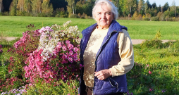 Stādaudzētavas "Eži" saimniece Ilona Kokta. Stādaudzētavas "Eži" saimniece Ilona Kokta.