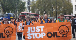 Protestētāji no grupas "Just Stop Oil". Protestētāji no grupas "Just Stop Oil".