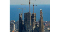 "Sagrada Familia" būve turpinās. "Sagrada Familia" būve turpinās.