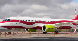 "Air Baltic" ir vienīgais Latvijas neatkarības laikā
radītais uzņēmums, kuram ir dominējošā pozīcija arī Igaunijas un Lietuvas tirgū. Par to un arī par lielo skaitu galamērķu, uz kuriem uzņēmums lido no Rīgas, kaimiņi mūs atklāti apskauž. "Air Baltic" ir vienīgais Latvijas neatkarības laikā
radītais uzņēmums, kuram ir dominējošā pozīcija arī Igaunijas un Lietuvas tirgū. Par to un arī par lielo skaitu galamērķu, uz kuriem uzņēmums lido no Rīgas, kaimiņi mūs atklāti apskauž.