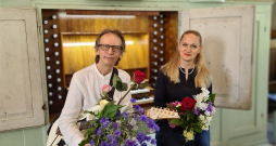 Izdots ģitārista Armanda Alkšņa un ērģelniece Ilonas Birģeles albums. Izdots ģitārista Armanda Alkšņa un ērģelniece Ilonas Birģeles albums.