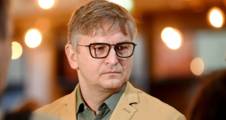Dziesmu svētku biedrības priekšsēdētājs, virsdiriģents Ints Teterovskis. Dziesmu svētku biedrības priekšsēdētājs, virsdiriģents Ints Teterovskis.