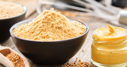 Sinepju sēklas satur ēteriskās eļļas, šķiedrvielas, olbaltumvielas, omega-3taukskābes, fosforu, varu, selēnu, dzelzi, cinku, vitamīnu, B grupas vitamīnus un citas vērtīgas vielas. Sinepju sēklas satur ēteriskās eļļas, šķiedrvielas, olbaltumvielas, omega-3taukskābes, fosforu, varu, selēnu, dzelzi, cinku, vitamīnu, B grupas vitamīnus un citas vērtīgas vielas.
