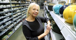 "Pēc tāda produktu groza, kādu esam izveidojuši, ir pieprasījums daudzviet pasaulē. Šobrīd fokusējamies uz Zviedrijas tirgu, mums ir arī klients Norvēģijā, kuram ar privāto preču zīmi ražojam līdzīgu produktu kā "Dienas deva"," stāsta SIA "Gemoss" vadītāja un īpašniece Ieva Treija. "Pēc tāda produktu groza, kādu esam izveidojuši, ir pieprasījums daudzviet pasaulē. Šobrīd fokusējamies uz Zviedrijas tirgu, mums ir arī klients Norvēģijā, kuram ar privāto preču zīmi ražojam līdzīgu produktu kā "Dienas deva"," stāsta SIA "Gemoss" vadītāja un īpašniece Ieva Treija.