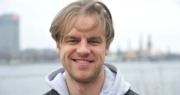 Kaspars Dumburs: "Mūsu “Spīdolas nakts” nav Raiņa sacerētā “Uguns un nakts”, iestudējumā pētām Raiņa paša dzīves vēsturi, ieskatāmies viņā dziļāk – kāpēc un ko viņš darījis." Kaspars Dumburs: "Mūsu “Spīdolas nakts” nav Raiņa sacerētā “Uguns un nakts”, iestudējumā pētām Raiņa paša dzīves vēsturi, ieskatāmies viņā dziļāk – kāpēc un ko viņš darījis."