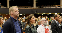 "Twitter" konvoja vadītājs Reinis Pozņaks (no kreisās) un festivāla "LAMPA" direktore Ieva Morica ieradušies Eiropas Parlamentā, lai saņemtu Eiropas Pilsoņu balvu, kas piešķirta viņu lolotajiem projektiem. "Twitter" konvoja vadītājs Reinis Pozņaks (no kreisās) un festivāla "LAMPA" direktore Ieva Morica ieradušies Eiropas Parlamentā, lai saņemtu Eiropas Pilsoņu balvu, kas piešķirta viņu lolotajiem projektiem.