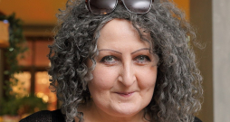 Dace Judina: "Sakarības tiešām iezīmējas, turklāt interesanti, ka nevis es par tām uzrakstu post factum, bet gan atkārtojās tā jokainā situācija, kad es vispirms uzrakstu un tad ar personāžu dzīvē notiek tieši tas pats." Dace Judina: "Sakarības tiešām iezīmējas, turklāt interesanti, ka nevis es par tām uzrakstu post factum, bet gan atkārtojās tā jokainā situācija, kad es vispirms uzrakstu un tad ar personāžu dzīvē notiek tieši tas pats."