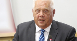 Biedrības "Latvijas ceļu būvētājs" ("LCB") valdes priekšsēdētājs Andris Bērziņš brīdina, ka dabas resursu nodokļa celšanas rezultātā "Rail Baltic" būve kļūs vēl dārgāka.
