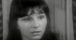 Mairita Krūmiņa filmā “Šahs briljantu karalienei" (1973). Mairita Krūmiņa filmā “Šahs briljantu karalienei" (1973).