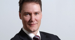 Arnis Daugulis, AS "Augstsprieguma tīkls" valdes loceklis: "Pieteicāmies "RePowerEU" finansējumam, jo šā plāna mērķis ir strauji samazināt Eiropas atkarību no Krievijas kurināmā, veicot ātru pāreju uz tīru ekonomiku un apvienojot spēkus, lai izveidotu īstenu enerģētikas savienību." Arnis Daugulis, AS "Augstsprieguma tīkls" valdes loceklis: "Pieteicāmies "RePowerEU" finansējumam, jo šā plāna mērķis ir strauji samazināt Eiropas atkarību no Krievijas kurināmā, veicot ātru pāreju uz tīru ekonomiku un apvienojot spēkus, lai izveidotu īstenu enerģētikas savienību."