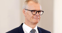 Mortens Jespersens, Dānijas karalistes vēstnieks Latvijā. Mortens Jespersens, Dānijas karalistes vēstnieks Latvijā.
