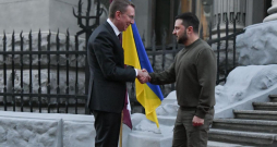 Valsts prezidents Edgars Rinkēvičs šodien ieradies vizītē Ukrainā, kur tikās ar Ukrainas prezidentu Volodimiru Zelenski.