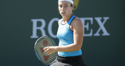 Anastasija Sevastova profesionālajā tenisa tūrē iepriekšējo maču aizvadīja pērn janvārī, bet nu pēc meitiņas piedzimšanas atkal ir gatava startēt turnīros. Anastasija Sevastova profesionālajā tenisa tūrē iepriekšējo maču aizvadīja pērn janvārī, bet nu pēc meitiņas piedzimšanas atkal ir gatava startēt turnīros.