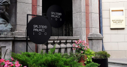 Viens no skaistākajiem Eiropas kinoteātriem "Splendid Palace" piektdien, 9. decembrī, svinēs simto jubileju. Viens no skaistākajiem Eiropas kinoteātriem "Splendid Palace" piektdien, 9. decembrī, svinēs simto jubileju.
