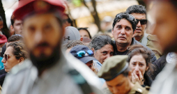 Sprādzienā Gazā bojā gāja arī virsseržants Matans Meirs, kurš bija arī populārā "Netflix" seriāla "Fauda" producents. Novembra sākumā notika viņa bēres. Sprādzienā Gazā bojā gāja arī virsseržants Matans Meirs, kurš bija arī populārā "Netflix" seriāla "Fauda" producents. Novembra sākumā notika viņa bēres.