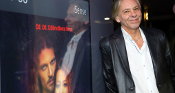 Dž. Dž. Džilindžers: "Mani vienmēr mazliet biedējis kino, jo… it kā vajadzētu zināt, kā galā izskatīsies visa filma, bet manas iedzimtās dabas dēļ teātrī vienmēr izeju no sadarbības procesa ar aktieri. Šajā filmā daudz atļāvāmies brīvo stilu…" Dž. Dž. Džilindžers: "Mani vienmēr mazliet biedējis kino, jo… it kā vajadzētu zināt, kā galā izskatīsies visa filma, bet manas iedzimtās dabas dēļ teātrī vienmēr izeju no sadarbības procesa ar aktieri. Šajā filmā daudz atļāvāmies brīvo stilu…"