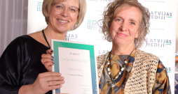 Gada kolēģa nominācijā laurus plūca Vivanta Volkova. Viņa spēj palīdzēt pat vissarežģītākajās situācijās! Balvu pasniedza uzņēmuma valdes locekle Evija Veide.
