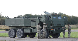 Arī Latvija ir parakstījusi līgumu ar ASV par sešu "Himars" raķešu artilērijas sistēmu un munīcijas iegādi, līguma kopējā summa ir aptuveni 180 miljoni ASV dolāru. Nacionālo bruņoto spēku bruņojumā būs arī tālās darbības un augstas precizitātes "Atacms" raķetes.