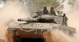 Izraēlas tanks netālu no Gazas joslas robežas.