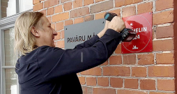 Par izcilu pavārmākslu un ilgstpējīgu saimniekošanu "Michelin" zaļo zvaigzni piešķīra vienam Latvijas restorānam – "Pavāru mājai" Līgatnē, kuras saimnieks ir Ēriks Dreibants.