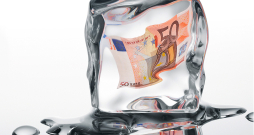 Apstiprinot autorizāciju, bankai ir pienākums rezervēt darījuma summu, lai klients to neiztērē citiem mērķiem. Apstiprinot autorizāciju, bankai ir pienākums rezervēt darījuma summu, lai klients to neiztērē citiem mērķiem.