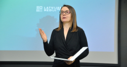 Linda Rasa, Latvijas Avīzes galvenā redaktore. Linda Rasa, Latvijas Avīzes galvenā redaktore.
