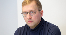 Jāzeps Baško: “Parasti ir tā pieeja, ka mūs neinteresē, ko citi dara savā guļamistabā. Un tā tas tiešām ir, mani arī neinteresē! Kamēr neatklājas, ka tas sācis mainīt visu sabiedrības iekārtojumu.”