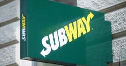 ASV ātrās ēdināšanas kompānijas "Subway" ēstuves izkārtne.