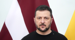 Ukrainas prezidents Volodimirs Zelenskis vizītes laikā Ministru kabinetā.