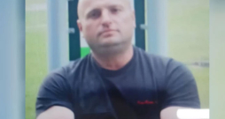 Valsts policija aicina aplūkot Aliaksandr Novik fotogrāfiju un atsaukties ikvienu, kura rīcībā ir informācija par viņa iespējamo atrašanās vietu. Valsts policija aicina aplūkot Aliaksandr Novik fotogrāfiju un atsaukties ikvienu, kura rīcībā ir informācija par viņa iespējamo atrašanās vietu.
