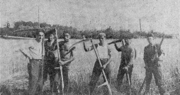 Nākamie Palestīnas kolonisti Dubeņos 1935. gadā. Nākamie Palestīnas kolonisti Dubeņos 1935. gadā.