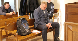Bijušais Valsts policijas Rīgas reģiona pārvaldes priekšnieks Juris Šulte uz apsūdzēto sola.