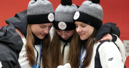 Latvijas skeletonistes Laura Lēģere (no labās), Marta Andžāne un Dārta Neimane sieviešu skeletona sacensībās Jaunatnes ziemas Olimpiskajās spēlēs "Gangwon 2024" Dienvidkorejas provincē Kanvondo. Latvijas skeletonistes Laura Lēģere (no labās), Marta Andžāne un Dārta Neimane sieviešu skeletona sacensībās Jaunatnes ziemas Olimpiskajās spēlēs "Gangwon 2024" Dienvidkorejas provincē Kanvondo.