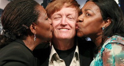 Farians kopā ar grupas "Boney M" dalībniekiem 2007. gadā. Farians kopā ar grupas "Boney M" dalībniekiem 2007. gadā.