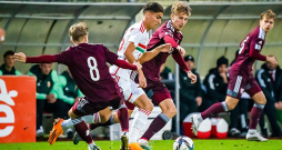 Jaunie sportisti koncentrējas uz sportisko mērķu sasniegšanu, un lielākoties valda uzskats, ka izlašu kandidāti būtu pelnījuši ja ne atbrīvošanu no valsts aizsardzības dienesta, tad vismaz saīsināt šobrīd noteiktos 11 mēnešus. Likumā noteikts, ka valsts izlašu dalībniekiem dienestu var atlikt, taču ne vēlāk kā līdz 26 gadu vecumam. Situācijas, kad obligāta iesaukšana dienestā var radīt būtiskus apgrūtinošus apstākļus kādas personas profesionālās karjeras izaugsmē, vērtēs VAD Kontroles komisija. Jaunie sportisti koncentrējas uz sportisko mērķu sasniegšanu, un lielākoties valda uzskats, ka izlašu kandidāti būtu pelnījuši ja ne atbrīvošanu no valsts aizsardzības dienesta, tad vismaz saīsināt šobrīd noteiktos 11 mēnešus. Likumā noteikts, ka valsts izlašu dalībniekiem dienestu var atlikt, taču ne vēlāk kā līdz 26 gadu vecumam. Situācijas, kad obligāta iesaukšana dienestā var radīt būtiskus apgrūtinošus apstākļus kādas personas profesionālās karjeras izaugsmē, vērtēs VAD Kontroles komisija.