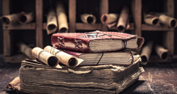 Seno bibliotēku krājumos atrodas daudz unikālu grāmatu un tīstokļu.