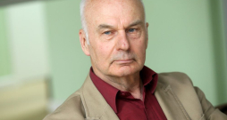 Juris Ozoliņš, enerģētikas eksperts: "Dabasgāze nodrošina enerģētisko drošību. Bet ceļā uz klimatam draudzīgu saimniekošanu vispirms jāizolē galvenais ienaidnieks, un gāze tā šobrīd nav." Juris Ozoliņš, enerģētikas eksperts: "Dabasgāze nodrošina enerģētisko drošību. Bet ceļā uz klimatam draudzīgu saimniekošanu vispirms jāizolē galvenais ienaidnieks, un gāze tā šobrīd nav."