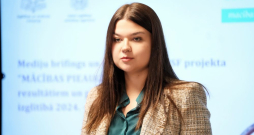 IZM parlamentārā sekretāre Silvija Reinberga. IZM parlamentārā sekretāre Silvija Reinberga.