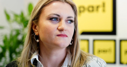 "Kustība Par" savos paziņojumos apgalvo, ka Ivannai Voločijai ir ne tikai Beļģijas, bet arī Ukrainas pilsonība. Taču Ukrainas konstitūcija pašlaik neparedz dubultpilsonību. "Kustība Par" savos paziņojumos apgalvo, ka Ivannai Voločijai ir ne tikai Beļģijas, bet arī Ukrainas pilsonība. Taču Ukrainas konstitūcija pašlaik neparedz dubultpilsonību.