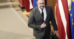 Satiksmes ministrs Kaspars Briškens gandrīz visas problēmas nozarē skaidro ar savu priekšgājēju atstāto mantojumu.