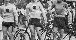 Velosacensību dalībnieki Rīgā 1923. gadā. Velosacensību dalībnieki Rīgā 1923. gadā.