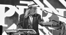 Juris Kulakovs, komponists un pianists. Grupas "Pērkons" koncerts. Līgo Wondersalā. 