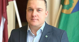 Par Talsu novada priekšsēdētāju ievēlēts Andis Āboliņš. Par Talsu novada priekšsēdētāju ievēlēts Andis Āboliņš.