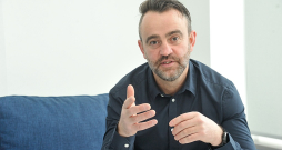 Andrejs Gusačenko: "Ziniet, es faktiski esmu ļoti vīlies Krievijas sabiedrībā. Ne Putinā, jo, kāds viņš bija, tāds ir. Pasivitāte un ģenētiskā līmeņa bailes izrādījās tik lielas, ka cilvēki nespēja sacelties pat tad, kad draugu, brāli vai pašu mobilizēja karam!" Andrejs Gusačenko: "Ziniet, es faktiski esmu ļoti vīlies Krievijas sabiedrībā. Ne Putinā, jo, kāds viņš bija, tāds ir. Pasivitāte un ģenētiskā līmeņa bailes izrādījās tik lielas, ka cilvēki nespēja sacelties pat tad, kad draugu, brāli vai pašu mobilizēja karam!"