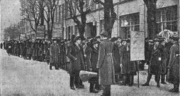 LSDSP aģitācijas gājiens Rīgā balsojuma dienās. LSDSP aģitācijas gājiens Rīgā balsojuma dienās.