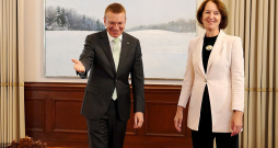 Viedokli par Rēzeknes domes atlaišanu ministre Inga Bērziņa mainīja pēc tam, kad par to bija izteicies Valsts prezidents Edgars Rinkēvičs. Viedokli par Rēzeknes domes atlaišanu ministre Inga Bērziņa mainīja pēc tam, kad par to bija izteicies Valsts prezidents Edgars Rinkēvičs.