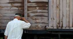 Deportējamajiem deva laiku sakrāmēties no dažām minūtēm līdz, augstākais, pusstundai, pēc kā kravas automašīnās transportēja uz dzelzceļa stacijām.
