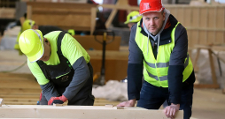"CMB Housing Solutions" grupas koka konstrukciju ražotnes "CMB Housing Factory" izpilddirektors Mārtiņš Prīsis: "Cilvēku interese par pasīvajām mājām aug. Pašlaik šādu pasūtījumu mums ir par trešdaļu vairāk nekā pirms diviem gadiem."