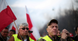 Poļu lauksaimnieki protestē. 
